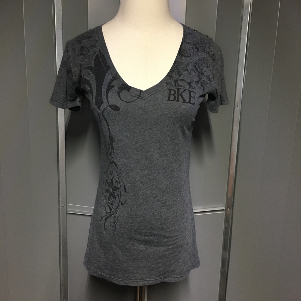 THE BUCKLE // BKE Women’s Gray V-Neck Short Sleeve Shirt, Medium